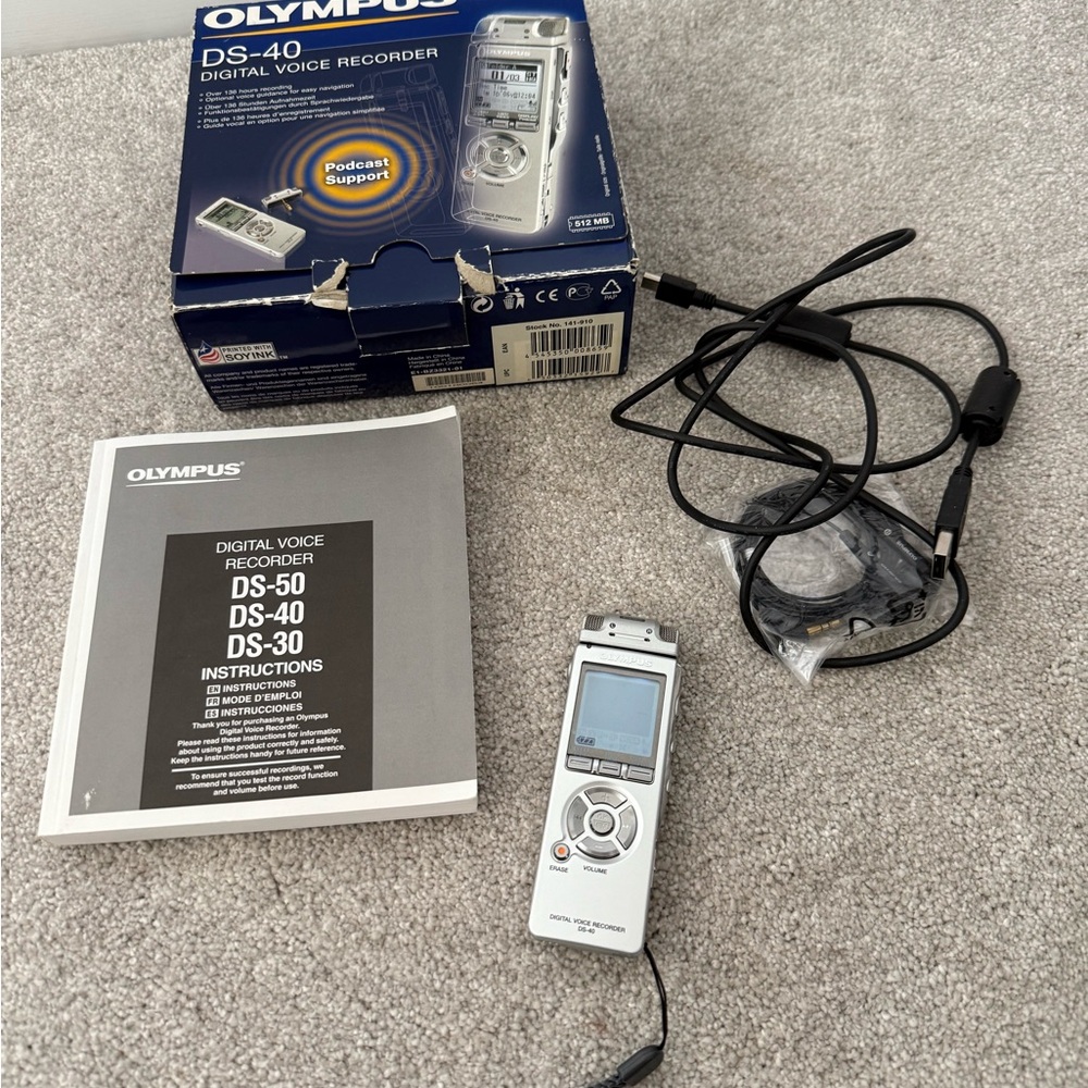 Olympus DS-40 Voice Recorder - Silver and Black